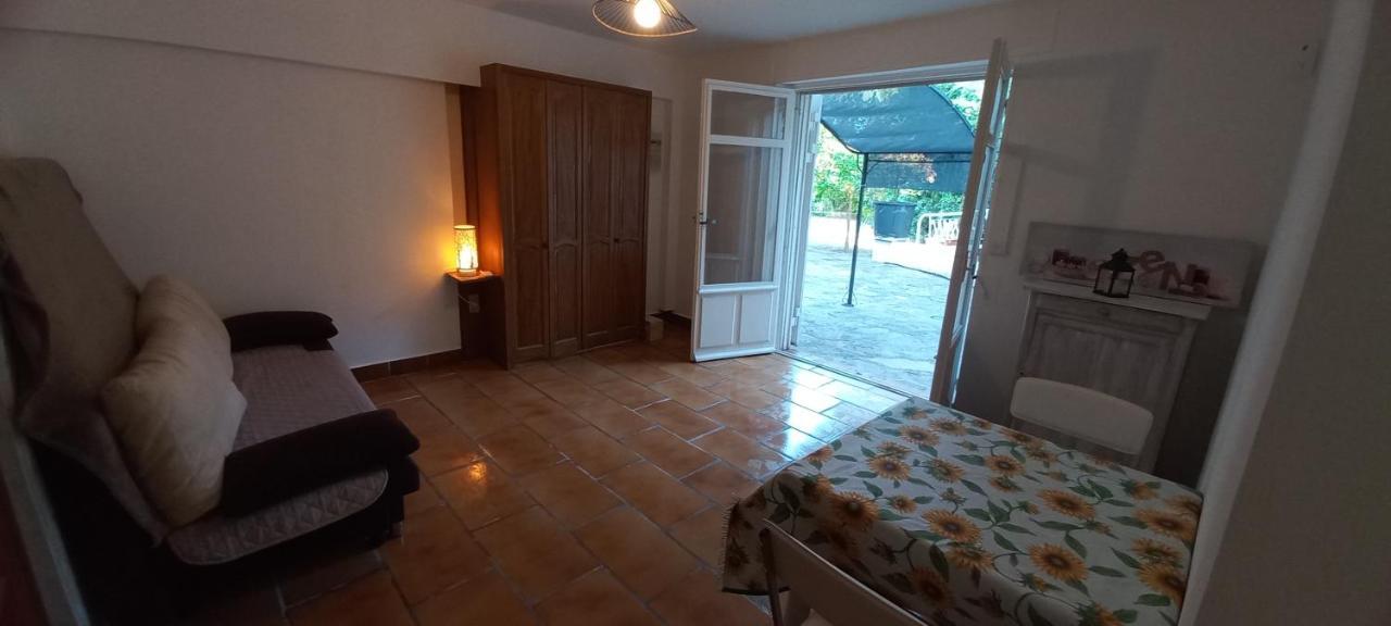 Appartement Et Sa Grande Terrasse En Rez De Jardin サン・エギュルフ エクステリア 写真